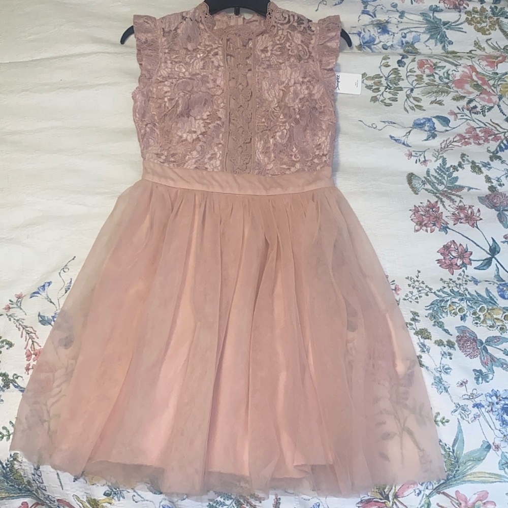 Women’s Dress, size Medium. Simplee. Pinkish/Dusty rose color. NWT.